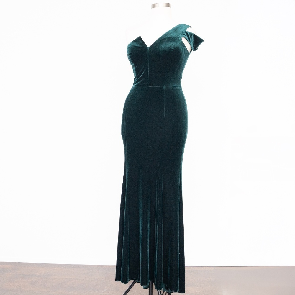 Betsy &‎ Adam | New! Ella long velvet one shoulder gown - Picture 9 of 12